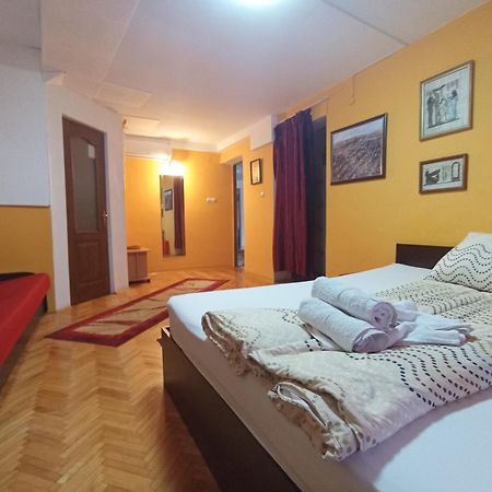 Casa Tudor Турда Екстер'єр фото